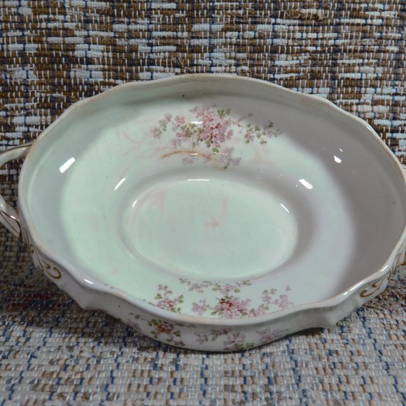 Etruria-Mellor & Co Covered Vegetable Dish with Lid, Gold Accents - Picture 5 of 12